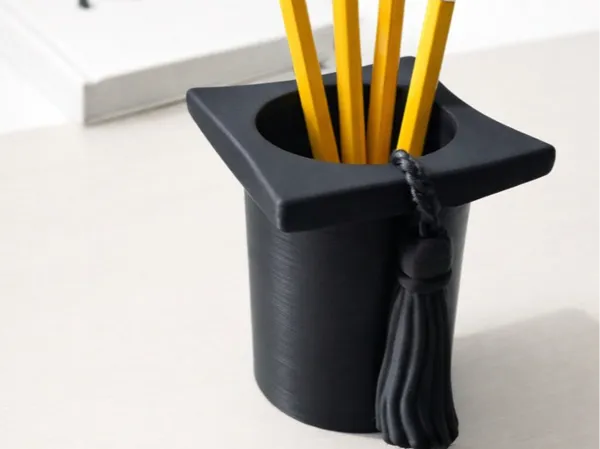 Pot à crayons chapeau de diplômé