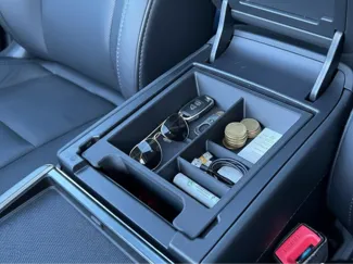 Organizer for the Hongqi H5 Classic