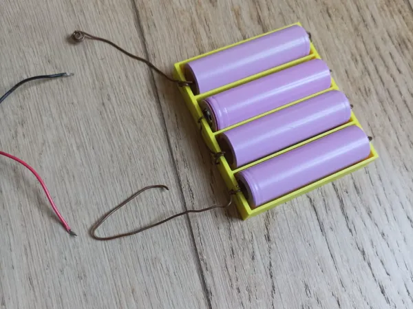 Support pour 4 batteries 18650
