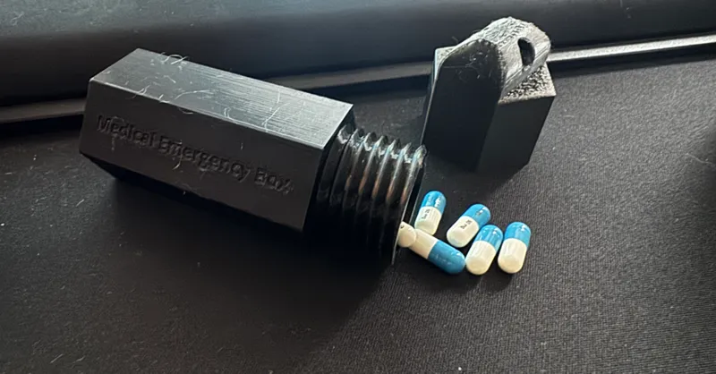 Emergency Medical Box // Tabletten Pill-Box Keytag