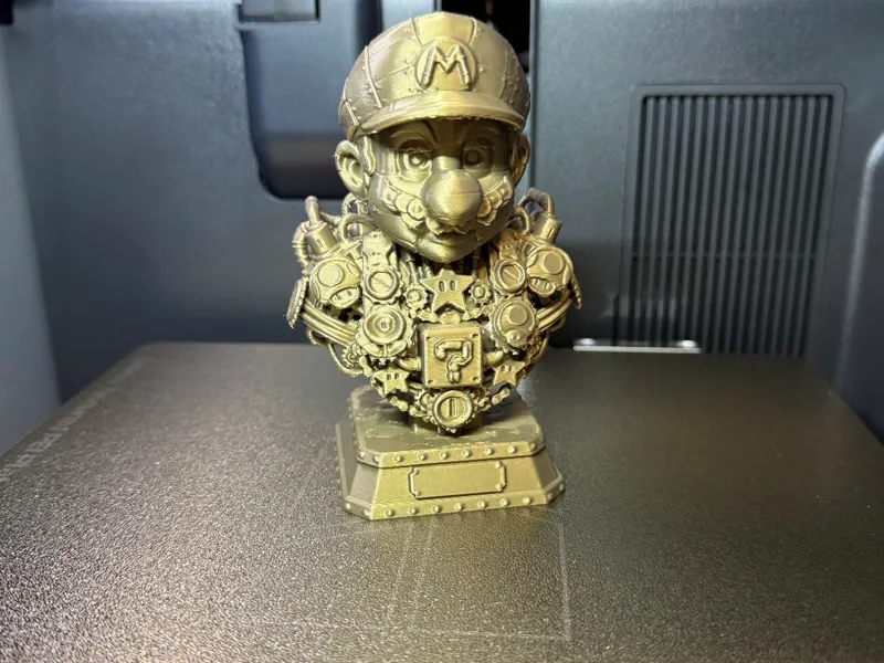 Mechanik Mario Brust Fan-Art