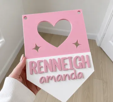 Letrero o emblema decorativo: Personalised Pennant Cut Out Heart Name Plaque — vista de referencia 3