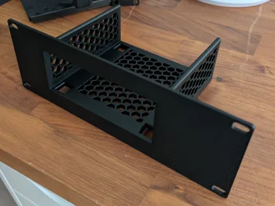 10 inch rackmount Minisforum UM750L