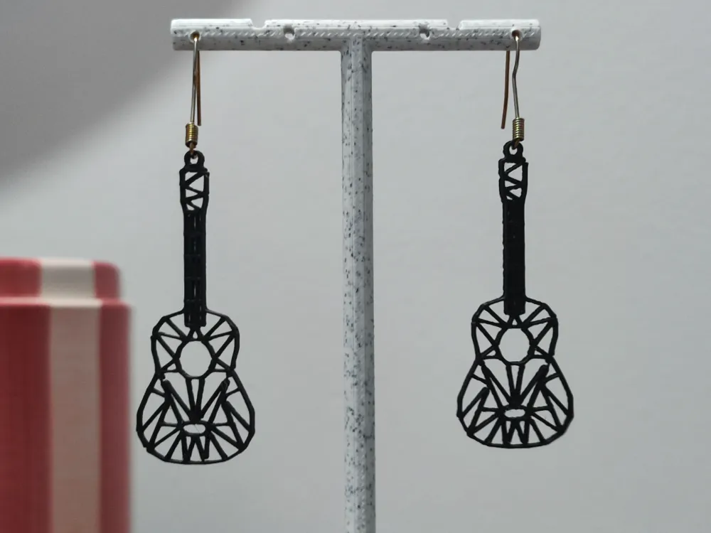 Pendientes: Aretes Riff Noir. Referencia del modelo original.