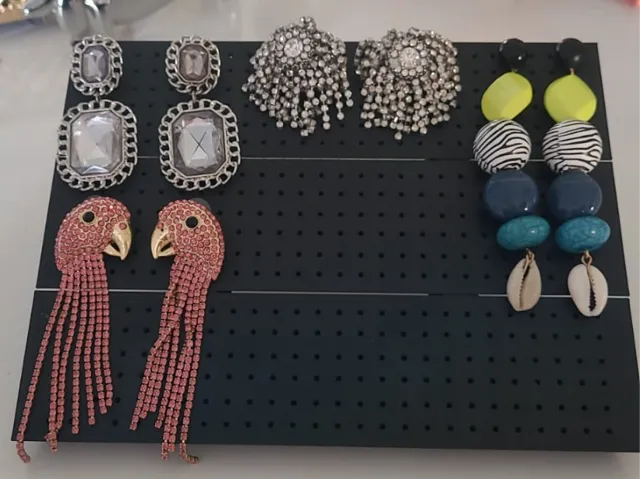 Modular earring holder