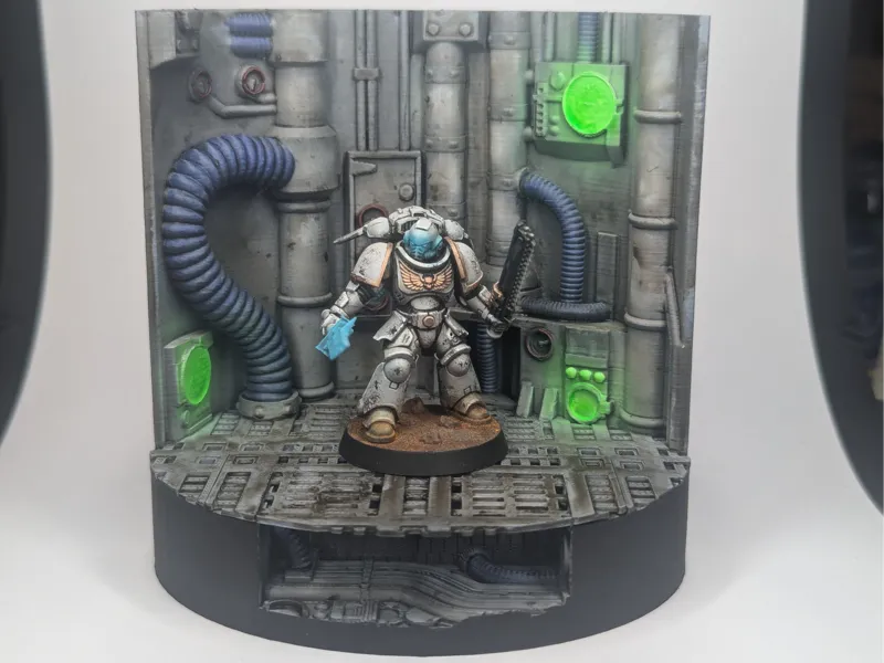 Miniature Display Stand Backdrop Grimdark | K