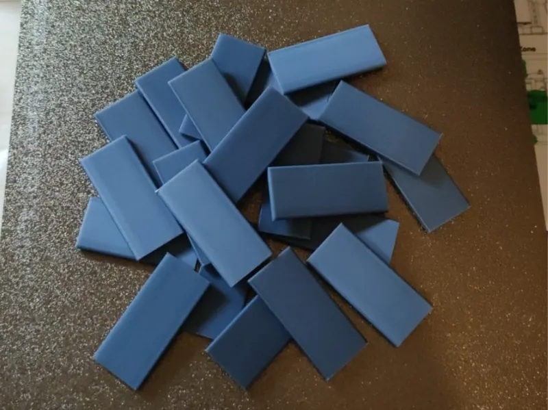 Domino tiles