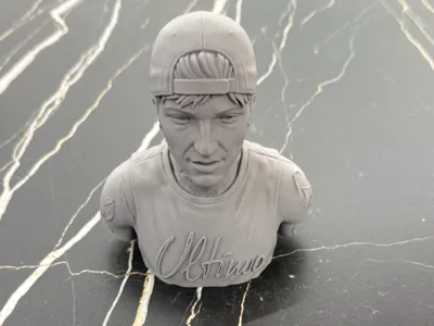 Ultimo Singer Bust