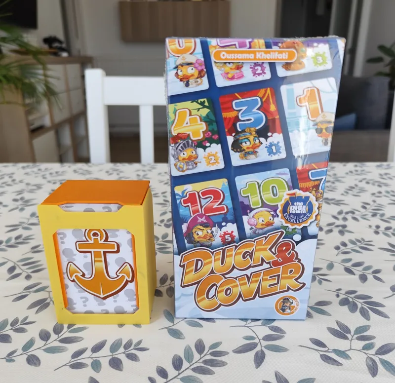 Duck & Cover CARD HOLDER