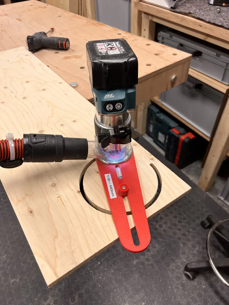 Circle Router Jig for Makita Trim Routers - Free 3D Print Model ...