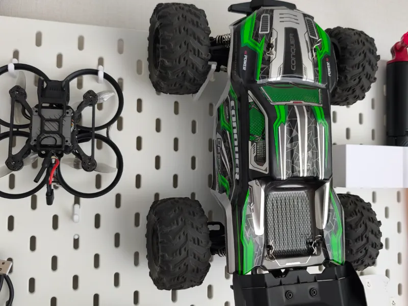 RC car skadis holder