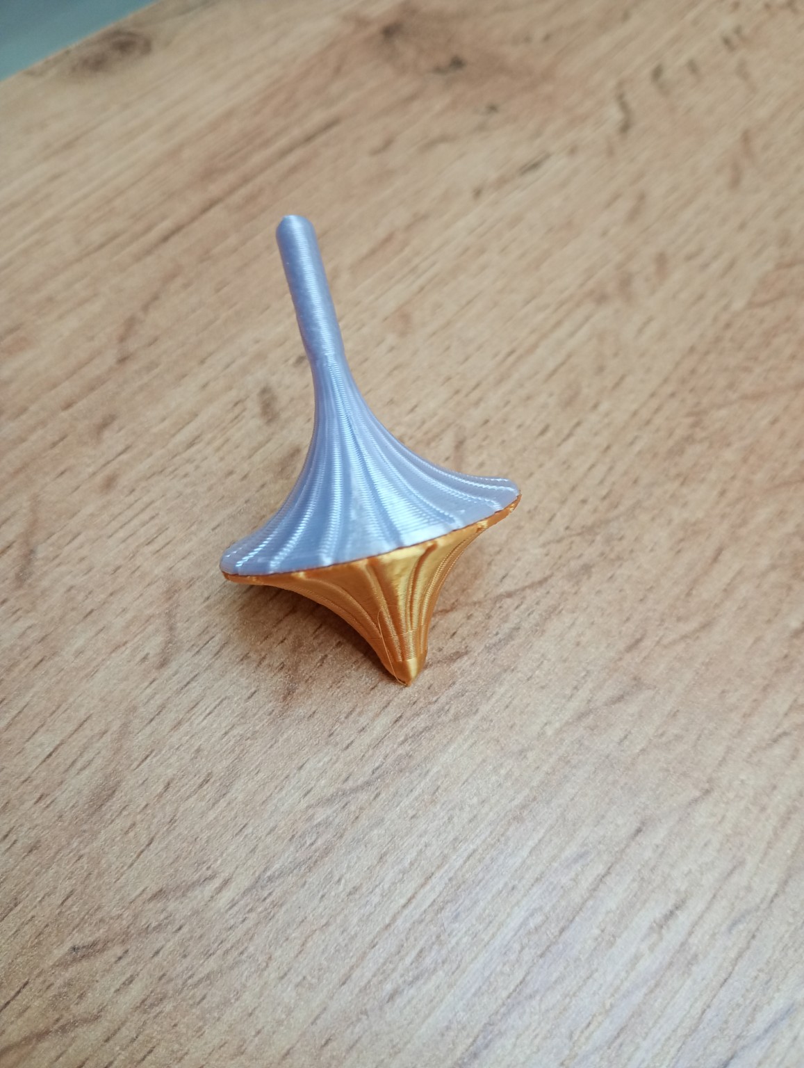Miniatura 3 do modelo 3D Ribbed Spinning Top
