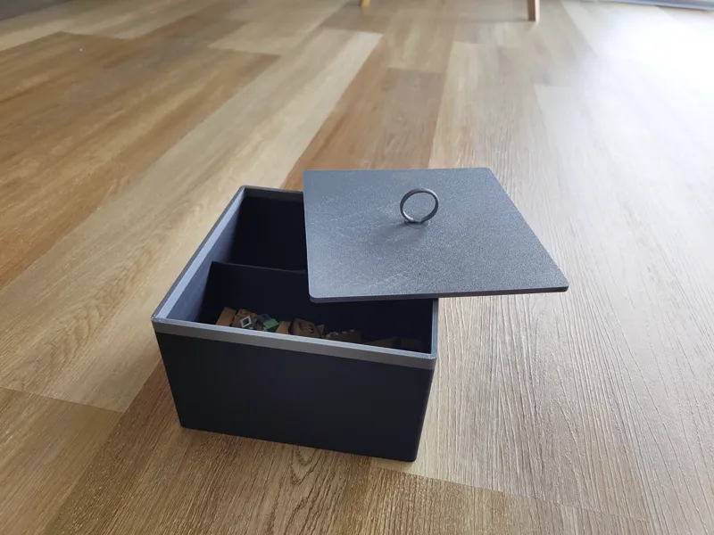 Simple box with ring opener and partition wall