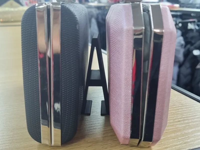晚礼包的展示架