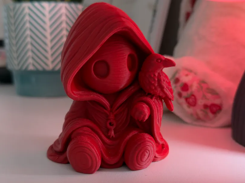 Figura decorativa: Grim Reaper Raven – Cute Hooded Fantasy Figure. Referencia del modelo original.