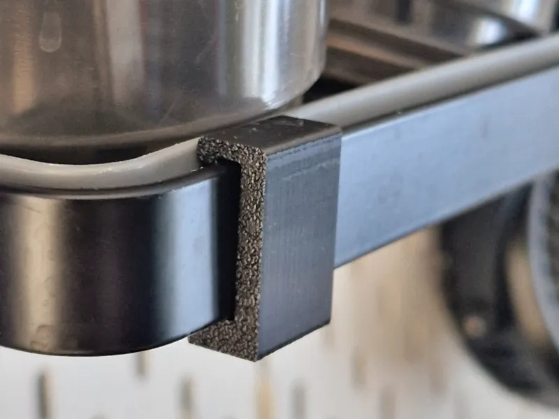 Improved clip for bottle drip tray