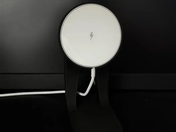 Apple Magsafe charger phone stand 
