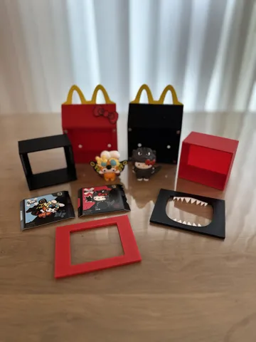 Caja o estuche: Godzilla x Hello Kitty Happy Meal Toy Display Box — vista de referencia 3