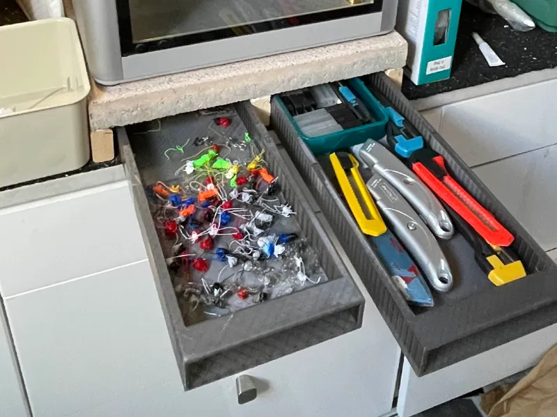 Drawers for poop + tools for self-made riser