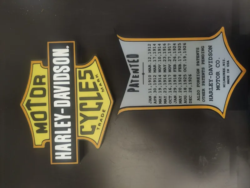 Logo Harley Davidson springer rilievo
