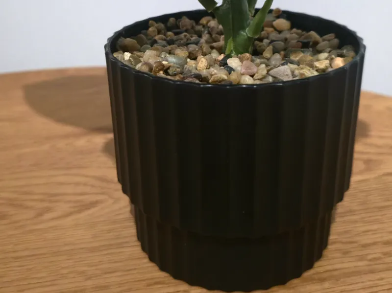 Ribbed pot