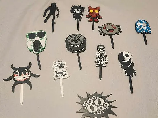Roblox Doors cake / cupcake toppers