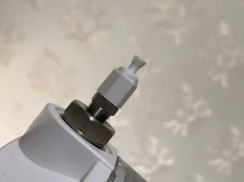 American-style valve cap that can be deflated