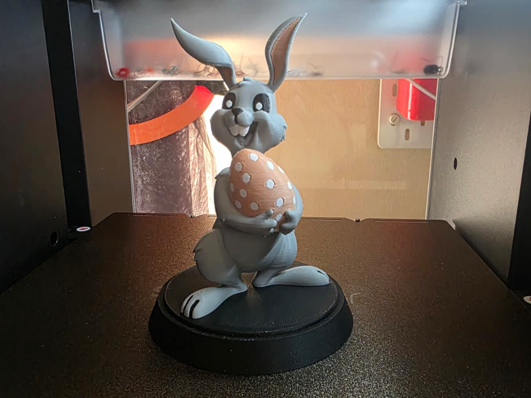 Oster Hase mit Ei Klassisch