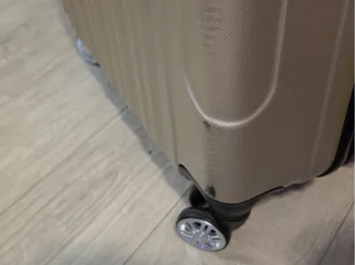 Spinner Suitcase Luggage repair - Back mount plate
