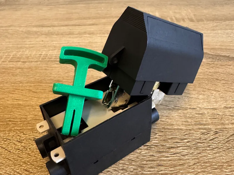Service fuse shroud