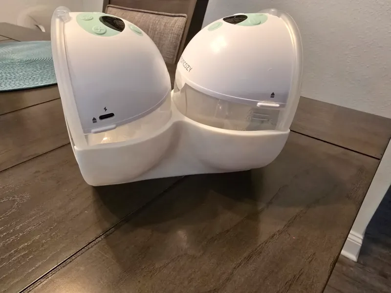 MomCozy M5 pump holders