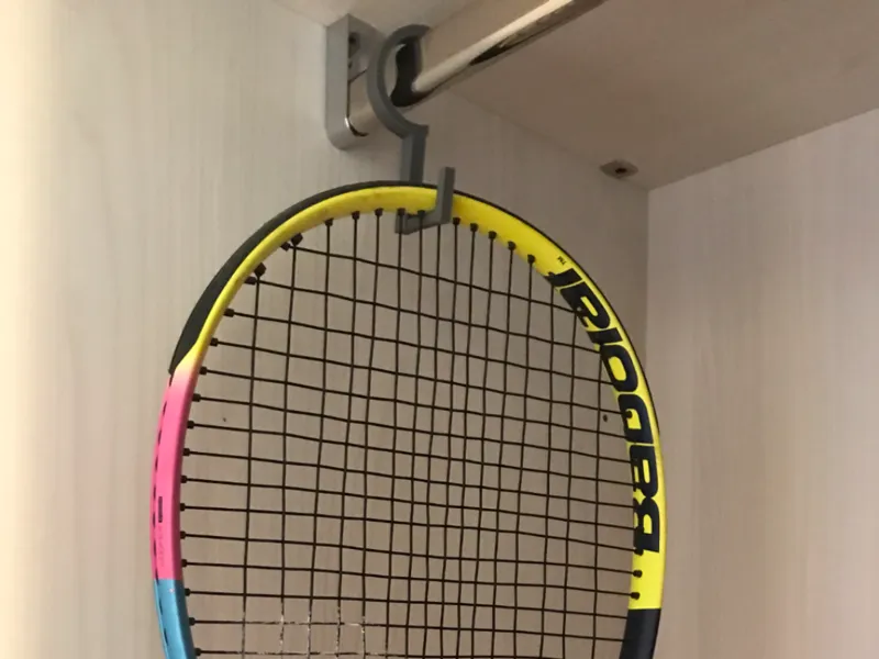 appendino da armadio per racchetta da tennis