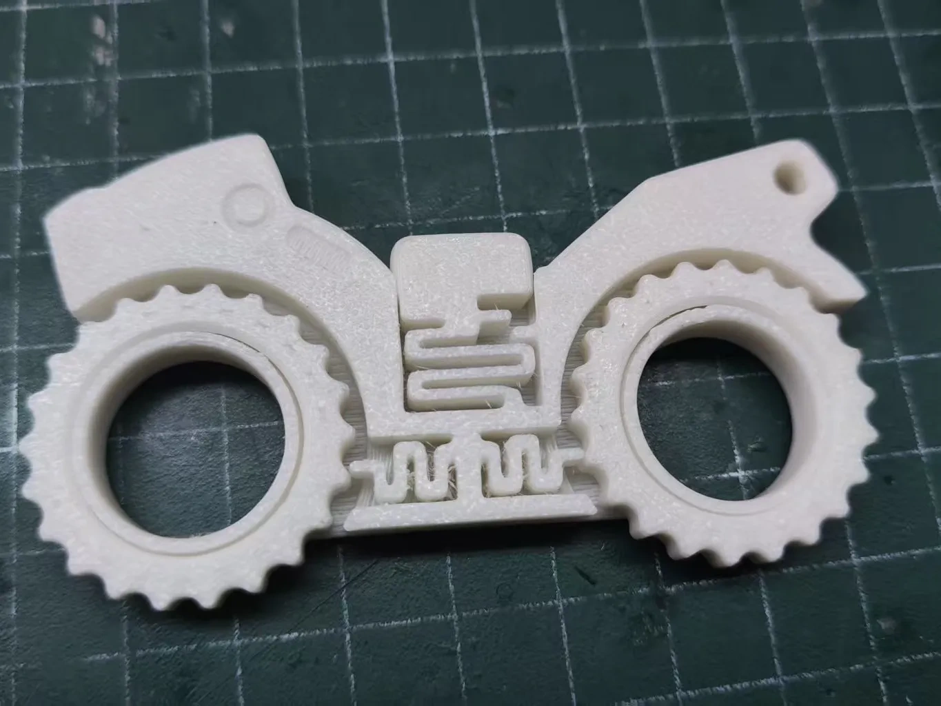 Miniatura 1 do modelo 3D EDC摩托车型钥匙扣 推牌 解压玩具 手指陀螺