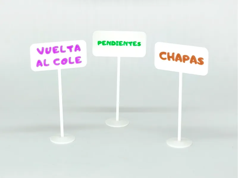 Pancarta con peana con texto personalizable
