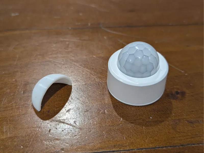 Tuya PIR Motion Sensor Half Blinder