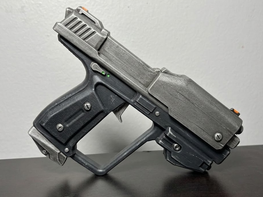 Combat Evolved M6D Magnum - Halo CE Gun Prop