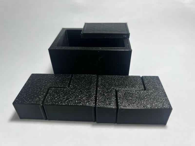 4L Puzzle b y Yasuhiro Hashimoto Awarded 2015