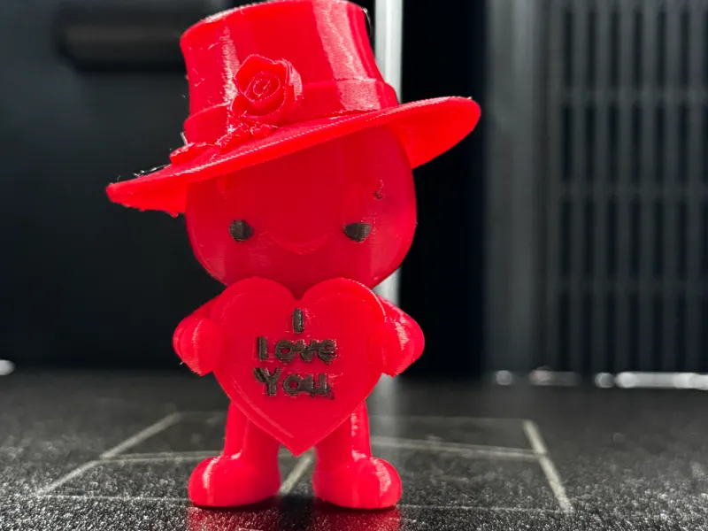 Herz Figur mit einer Rosen Hut i love you