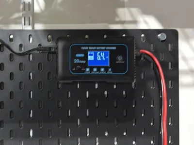 Skadis 20amp lifepo4 charger mount