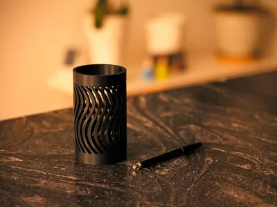 Spiral item container