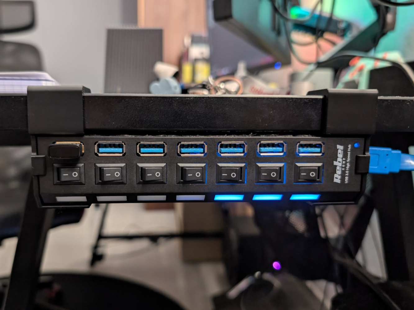 Under-Desk USB Hub Mount (1.8 cm Desk Thickness)