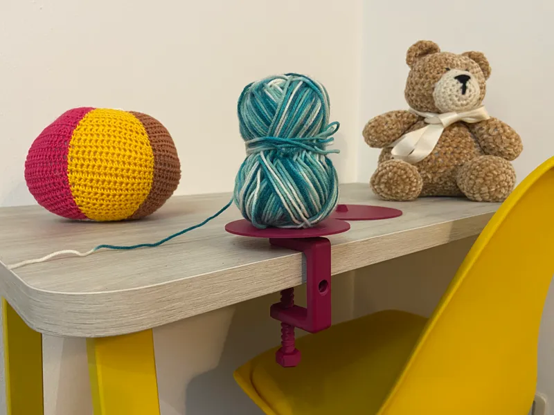 Rotating Yarn Guide Crochet Universal Holder Clamp