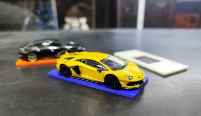 1:64 Mini GT display base for most models
