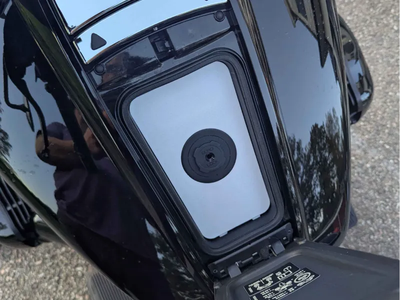 BMW R18 Quadlock Mag charger insert