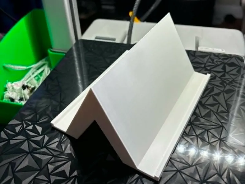 Double phone stand