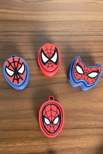 Objeto manipulable: Spider-Man Fidget Clicker Set — vista de referencia 3