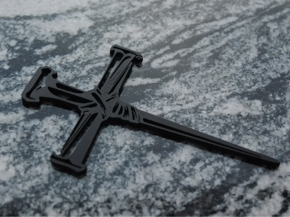 Croix de clous