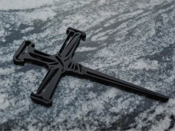Croix de clous