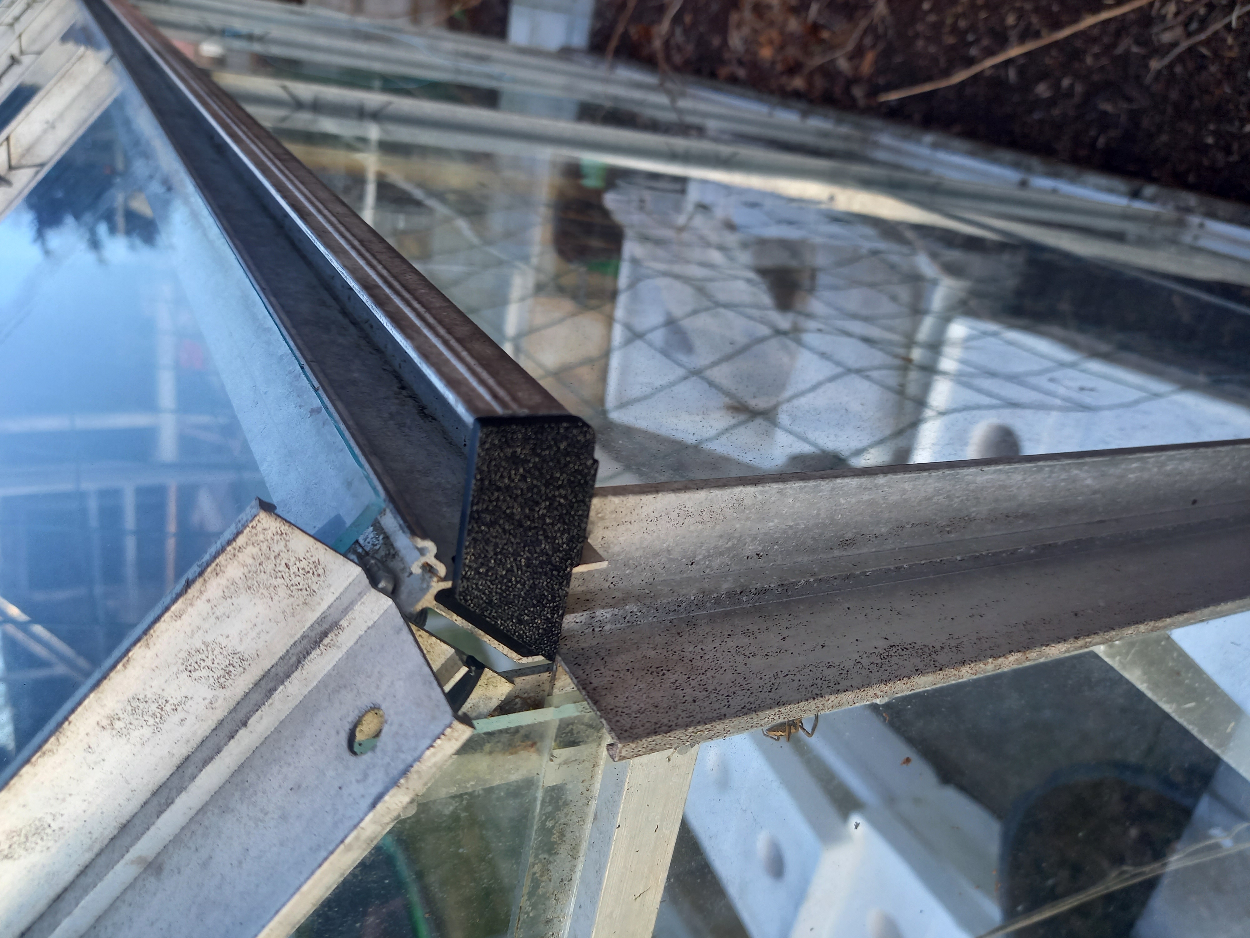 Miniatura 2 do modelo 3D Greenhouse Gutter Shield