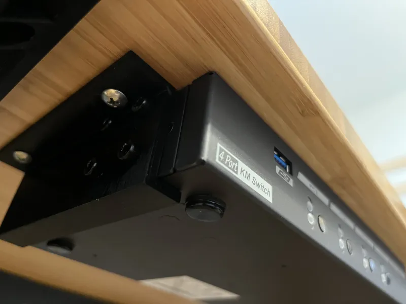 Level1Tech KM Switch (USW-KM304) Desk Bracket